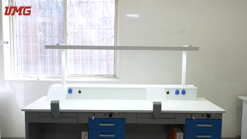 UMG Dental Workstation robot